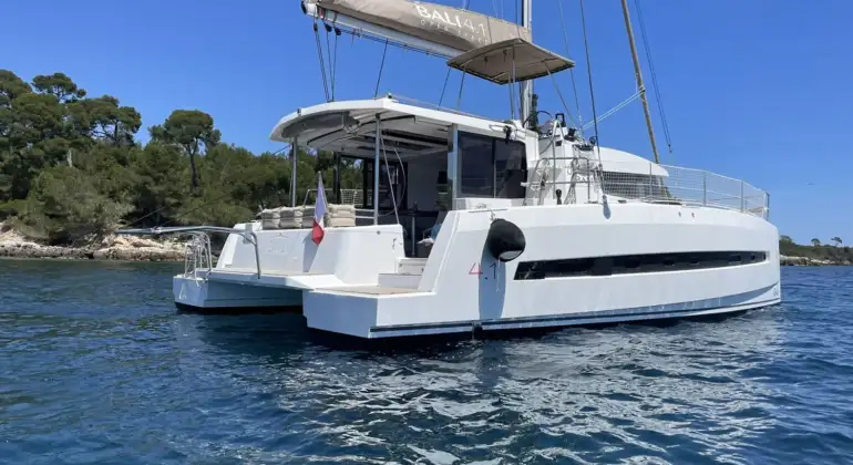 Bali 4.1 Catamaran Charter Cannes | Captain Included